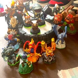 16 skylanders as well as  board that plugs into the xbox, works great. !!